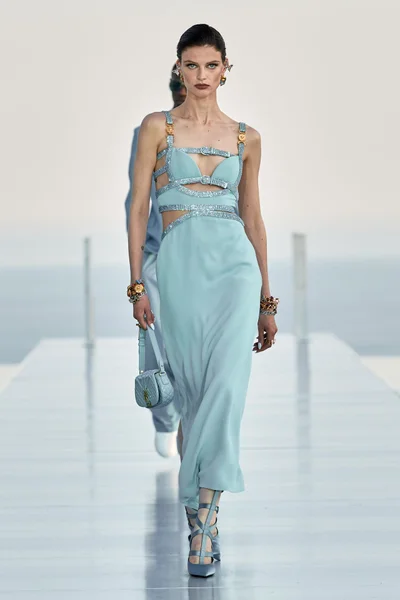 Look 13